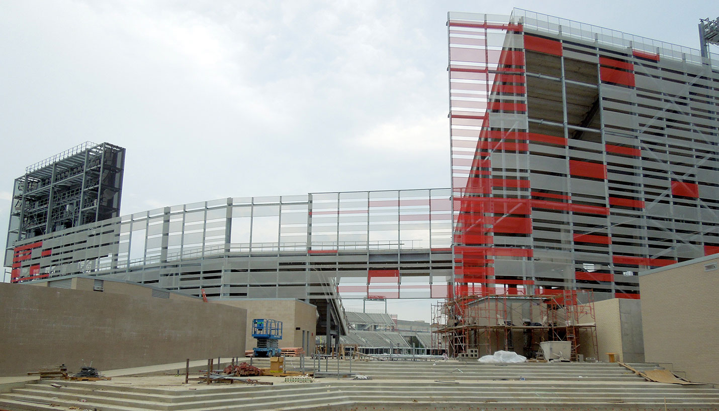 Keeping Houston Red: Another entrance to the stadium as denoted by the solid vertical line of red panels on the exterior cage. (08/18/2014) - Page