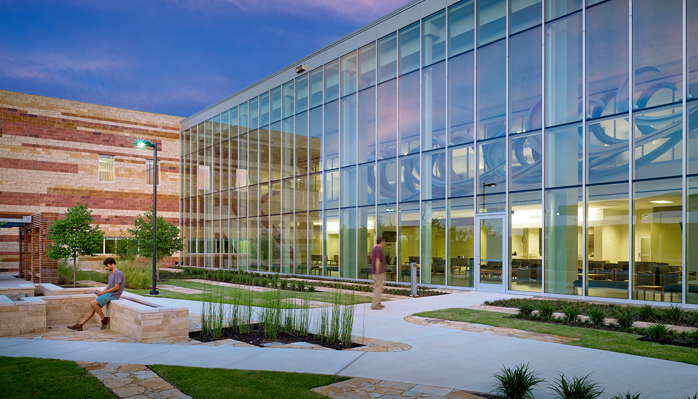 Austin VA Courtyard - © Casey Dunn